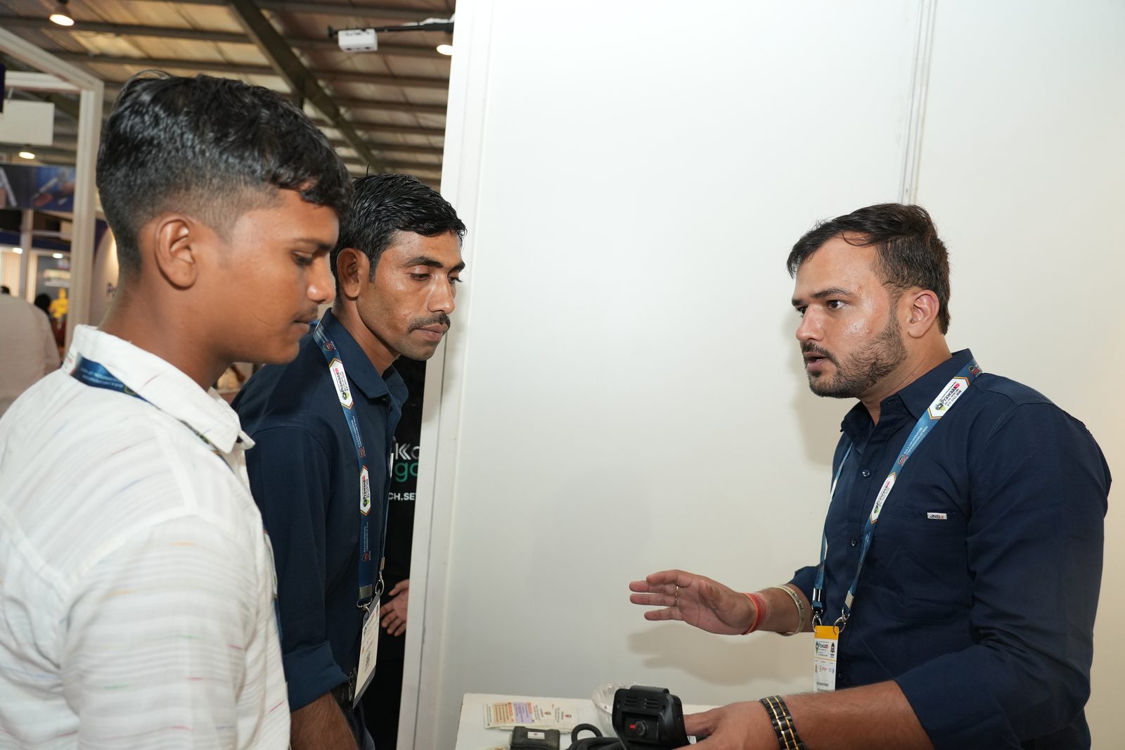 dhundhoo team at Prawaas 5.0 transport show